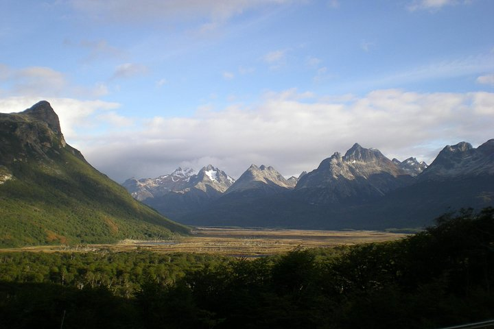 Andes crossing: Escondido and Fagnano lakes with lamb included - Photo 1 of 10