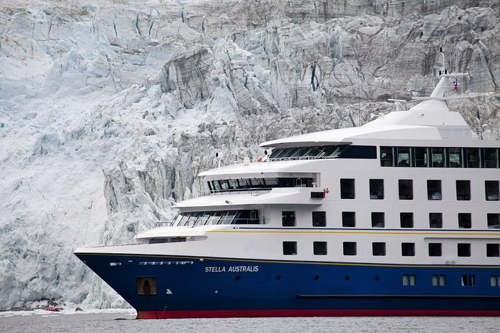 Cruise through the Glaciers from Ushuaia to Punta Arena