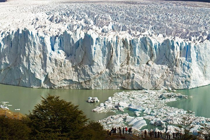 All the majesty of Perito Moreno from his runways.