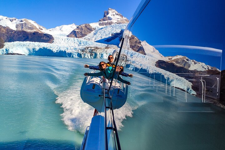 Cruise sailing in the middle of the glaciers