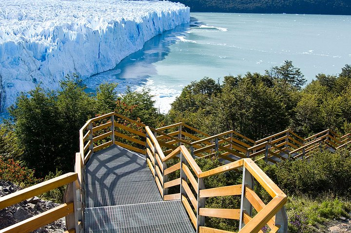 Perito Moreno Glacier on the catwalks