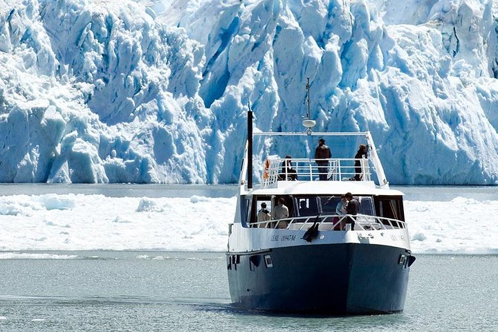 Perito Moreno Glacier Gourmet Boat Ride