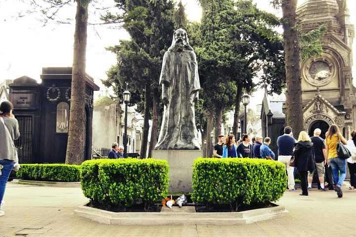 Recoleta Cemetery Tour in English  - Photo 1 of 6