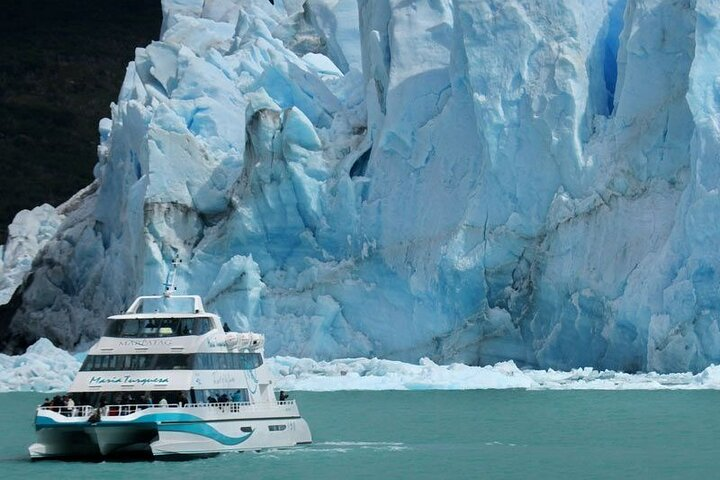 VIP Glaciares Gourmet Boat Tour at Premium Lounge  - Photo 1 of 9