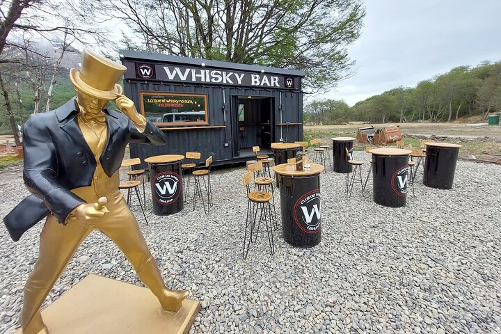 Whiskey Bar in Villa Las Cotorras Winter Center. Our first tasting descent.