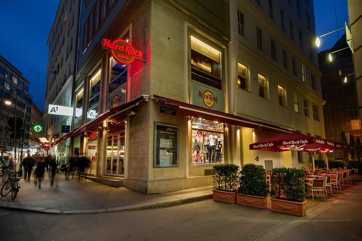 Skip the Line: Hard Rock Cafe Vienna Including Meal 