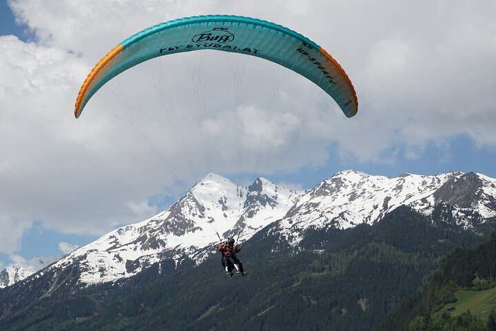 Your tandem paragliding experience in the Stubai Valley