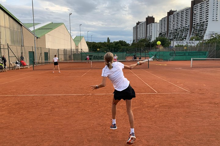 Play Super Friendly Tennis In Vienna - Photo 1 of 7