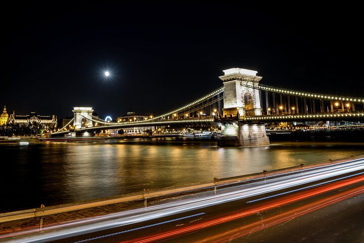 Budapest by night Chain Bridge 