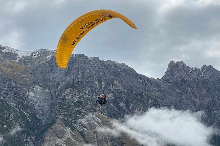 Paragliding tandem flight in the Stubaital