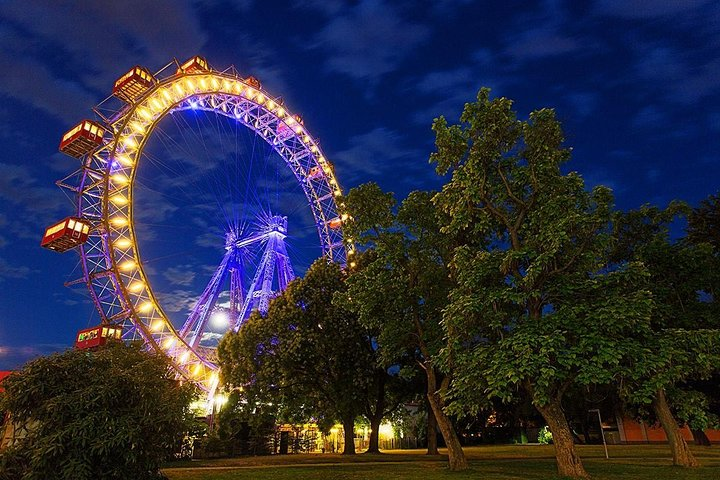 WIENER RIESENRAD by night