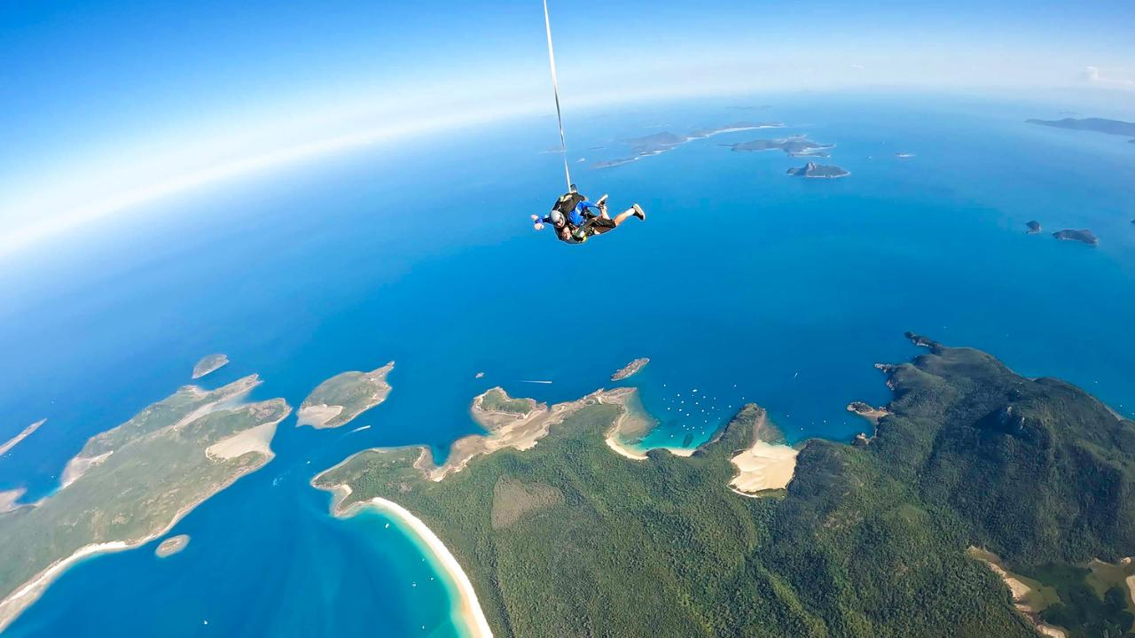 Airlie Beach up to 15,000ft tandem skydive - Photo 1 of 4