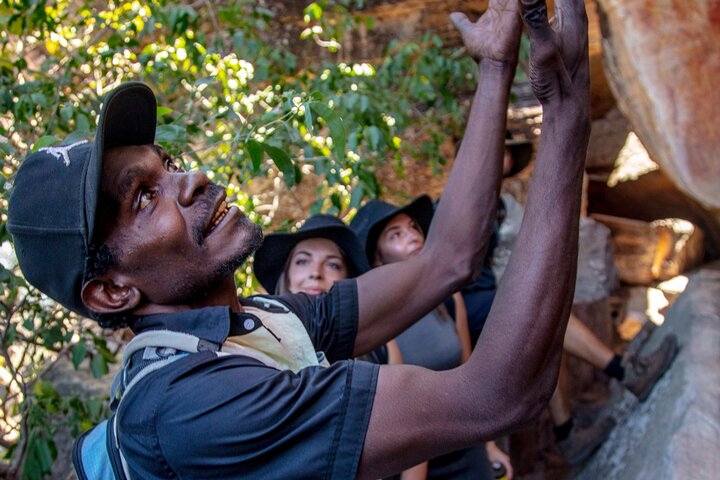 Arnhem Land Yingana Injalak Hill Full Day Tour from Darwin - Photo 1 of 15