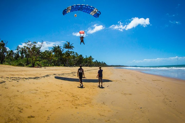 Skydive Mission Beach beach landing