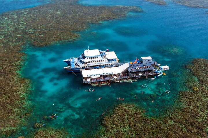 Sunlover Cruises Moore Reef Pontoon