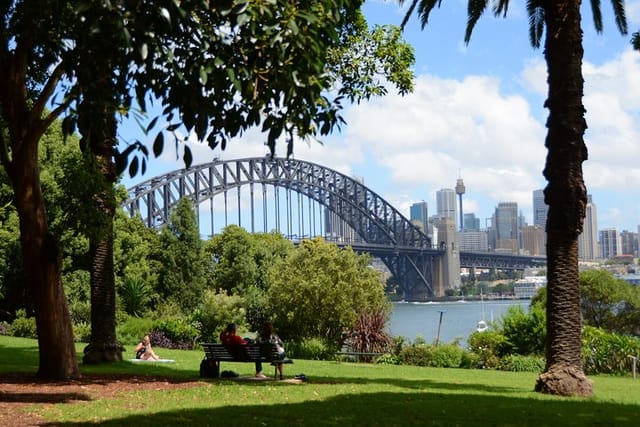 Lavender Bay from Clark Park - Photo by Sardaka - https://creativecommons.org/licenses/by-sa/3.0/legalcode - https://commons.wikimedia.org/wiki/File:(1)Clark_Park_Lavender_Bay.jpg