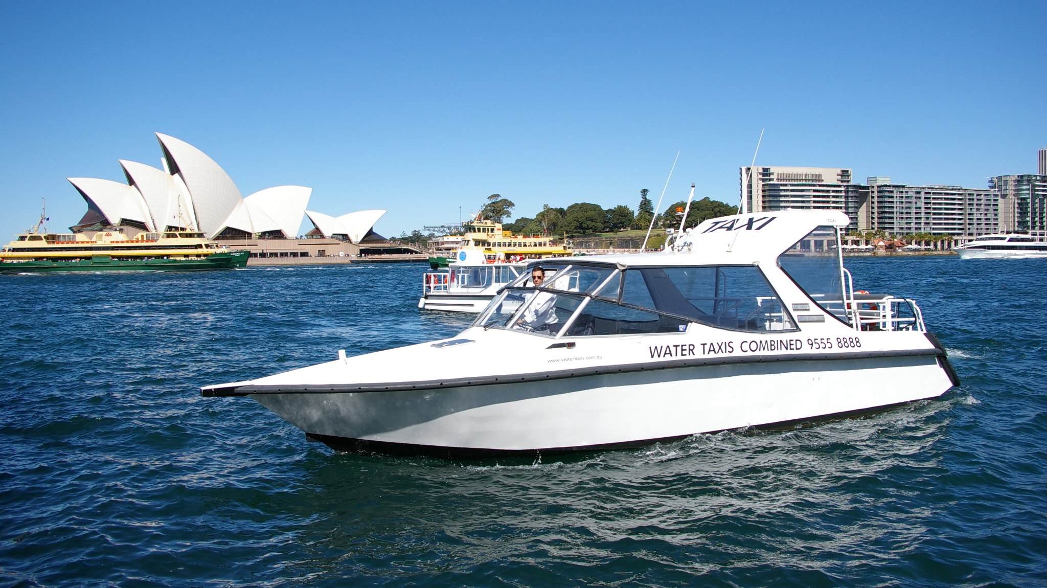 Sydney Harbour Sunset Photo Tour & Cruise - Photo 1 of 10