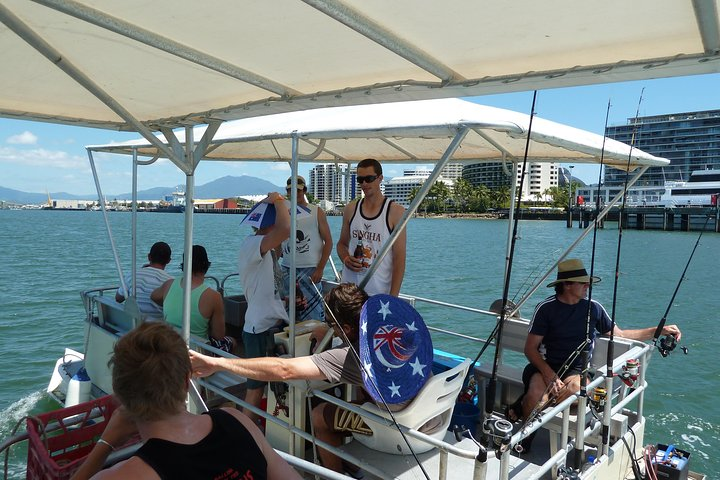 Cruising and fishing in Cairns 