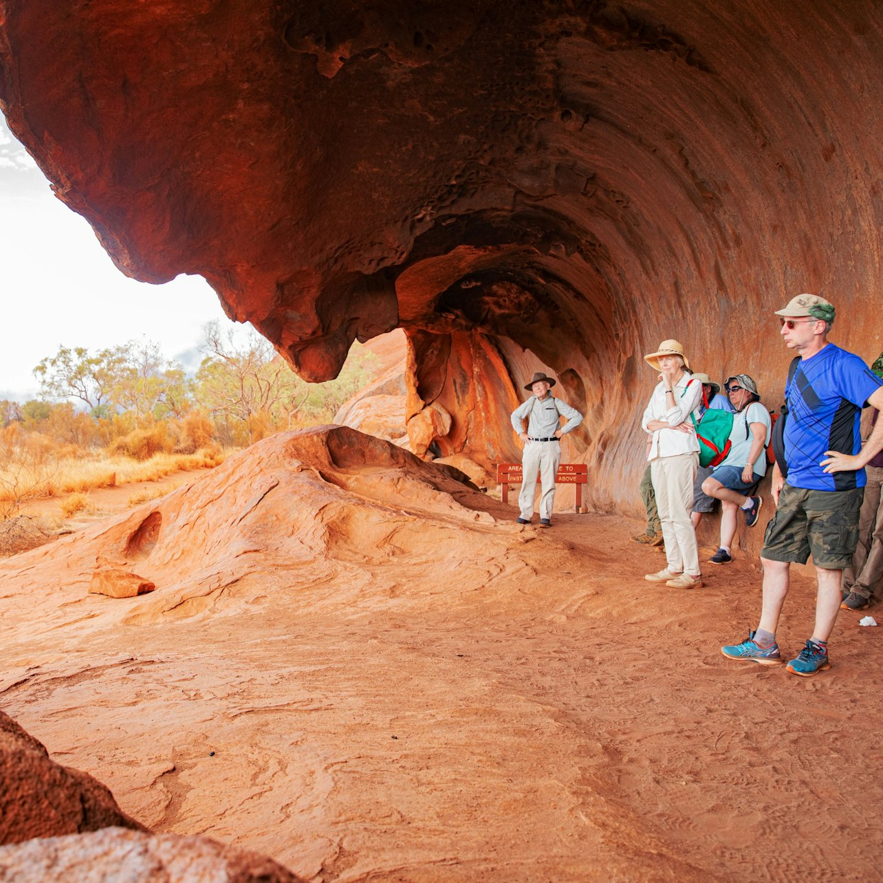 Uluru: 1-Day Tour & Sunset BBQ Starting and Ending in Alice Springs - Photo 1 of 3