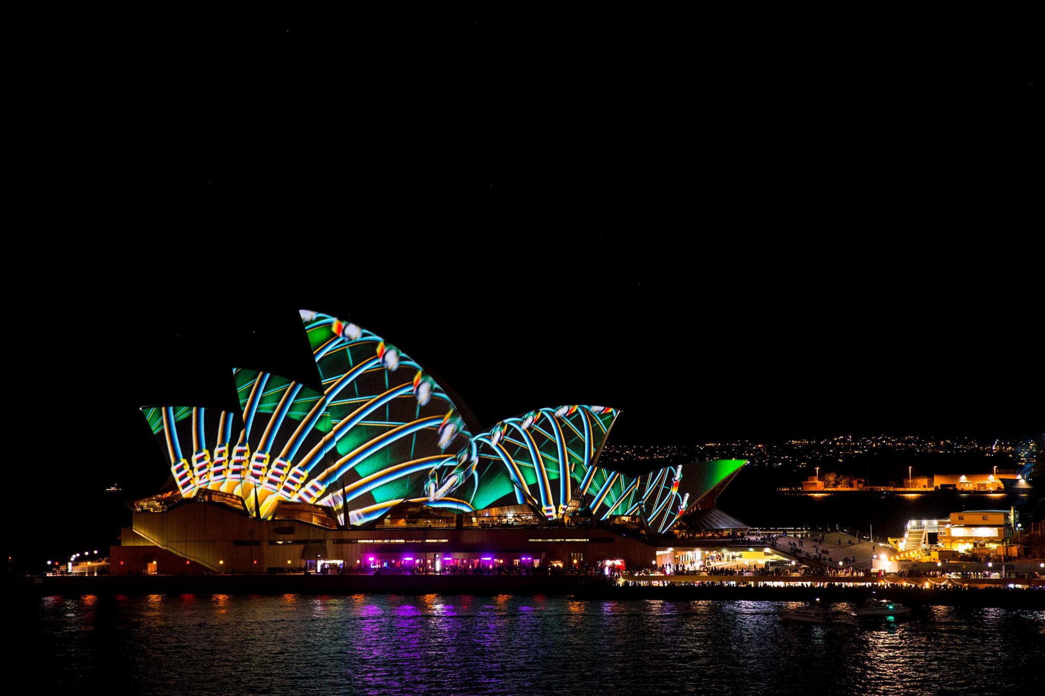 [VIVID] Vivid Festival of Light and Sound Cruise - Photo 1 of 13