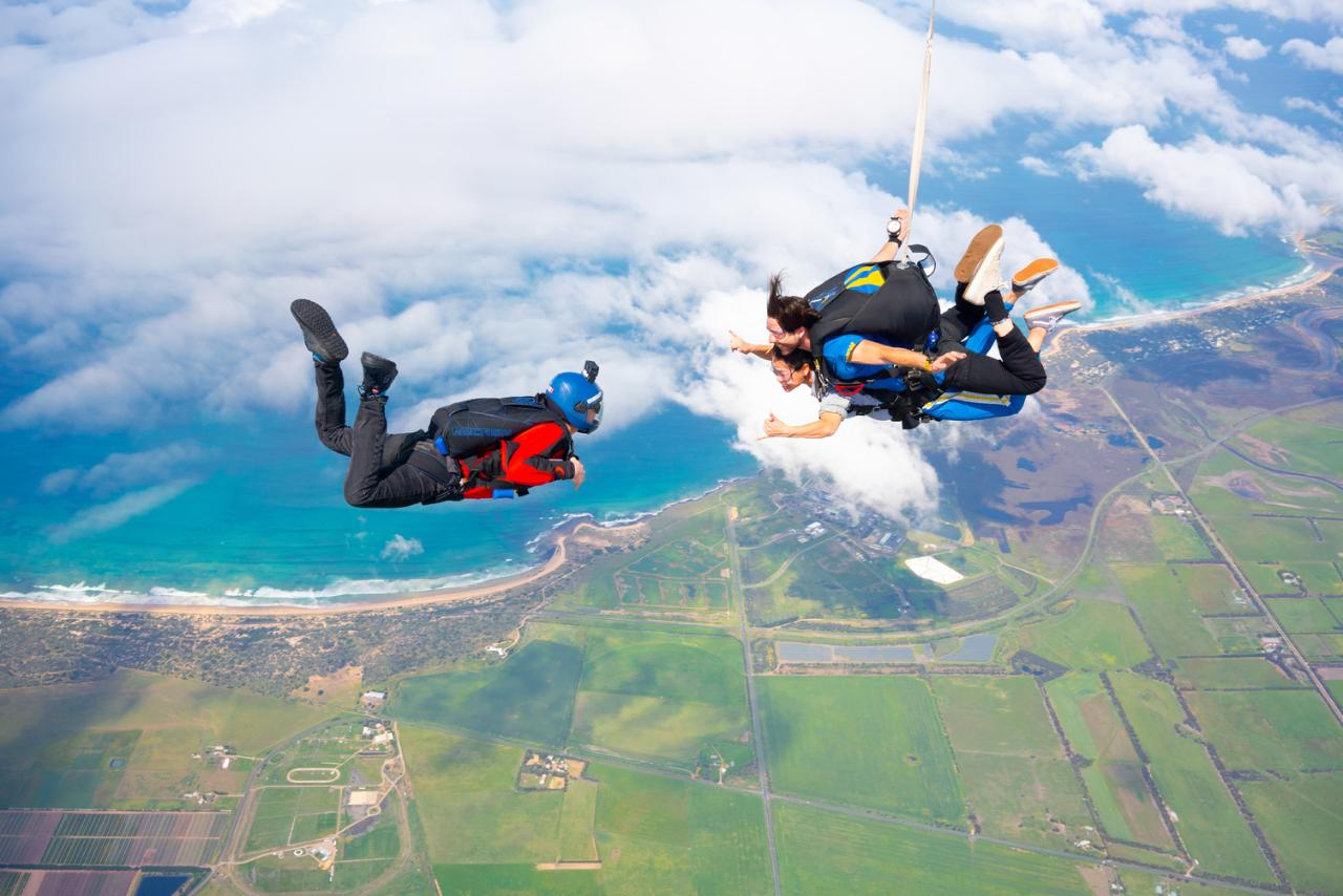 Weekday Great Ocean Rd up to 15,000ft tandem skydive with Melbourne transfer - Photo 1 of 4