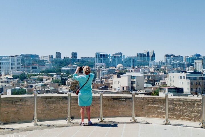 Baku: Sightseeing Walking Tour - Photo 1 of 8