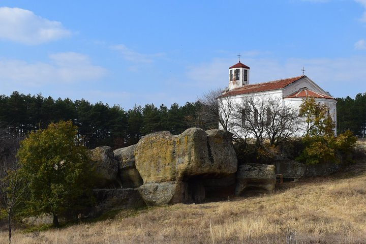 The sanctuary and the church of Saint George