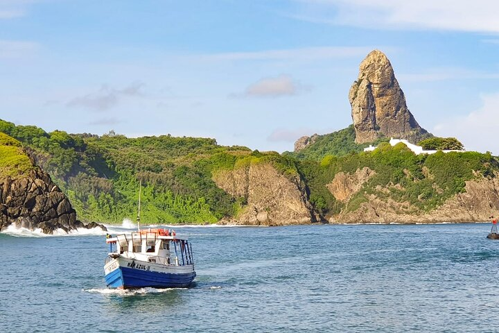 Baia do Sancho Boat Tour - Photo 1 of 9