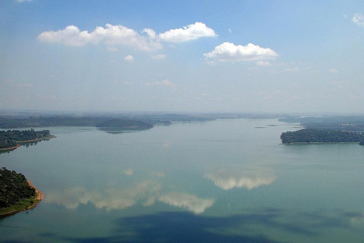 The itinerary includes round trip by boat to Bororé Island departing from Parque Linear Cantinho do Céu