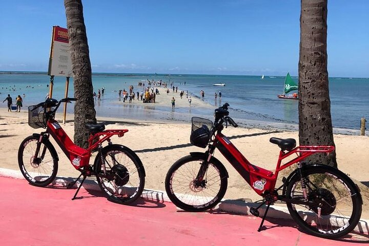 Caminho de Moisés is a phenomenon that enchants local residents and tourists from all over the world and happens with the appearance of a sand bank formed at low tide.