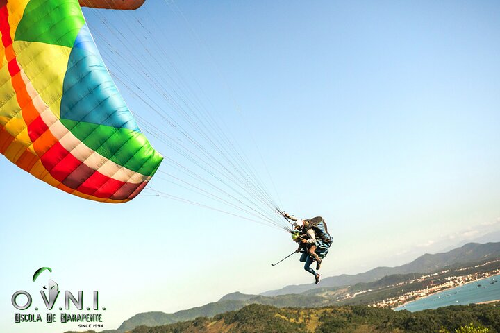 Paragliding flight with instructor in Florianópolis - Photo 1 of 8