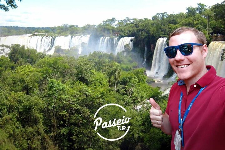 guide adilson at the argentinian side of the falls.