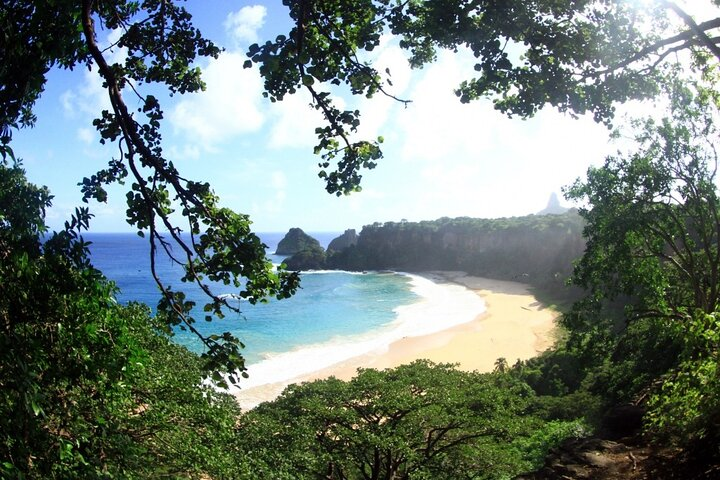 Shared Shuttle between Fernando de Noronha Airport and Hotels - Photo 1 of 11