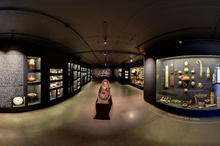 Ceramic art and basketry, highlighting the canoe, which is the favorite item of many visitors.