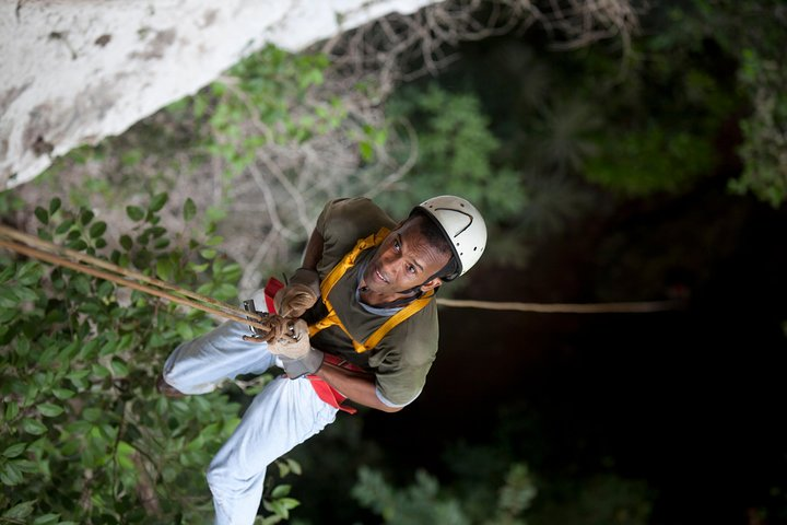 Adrenaline Pumping Black Hole Drop: Rappelling at Ian Anderson's Caves Branch - Photo 1 of 10