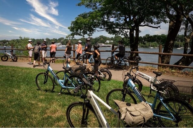 3.5 Hours NOTL E-Bike Wine Tour - Photo 1 of 11