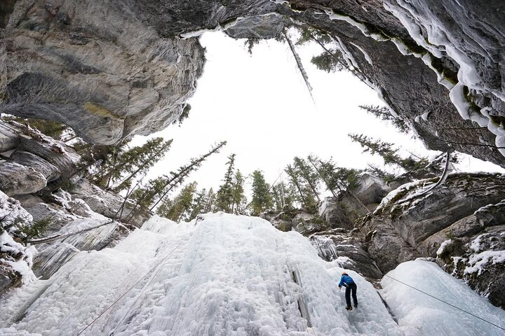 3-Day Rockies · Banff N.P., Johnston Canyon, Upper Hot Springs - Photo 1 of 5