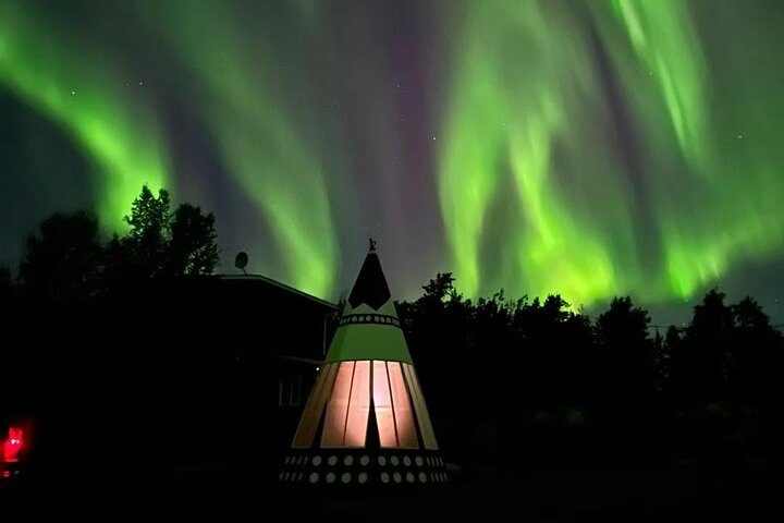 5-Day Guided Tour to Yellowknife Aurora Viewing - Photo 1 of 8