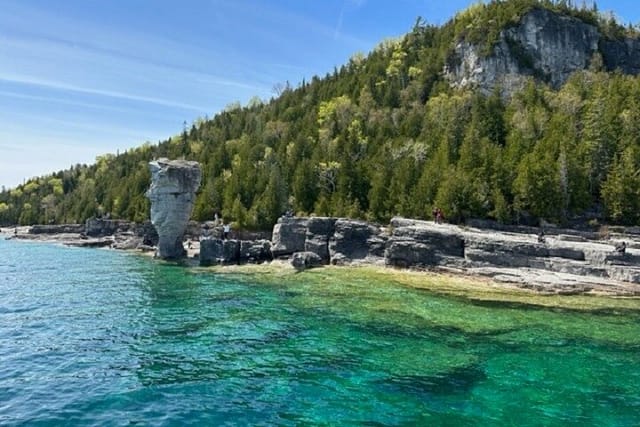 Bus to Grotto - Tobermory Flowerpot Island Cruise Bruce Peninsula - Photo 1 of 13