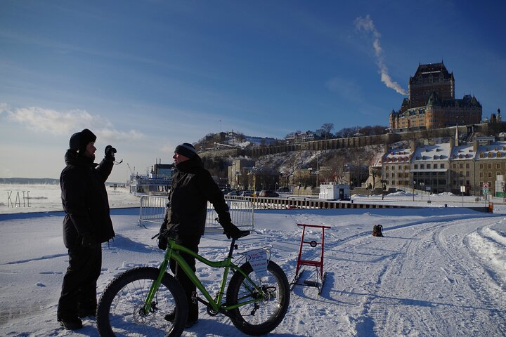 In front of the famous hotel:Château Frontenac