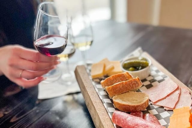 full-day-niagara-on-the-lake-guided-wine-and-charcuterie-tour_1