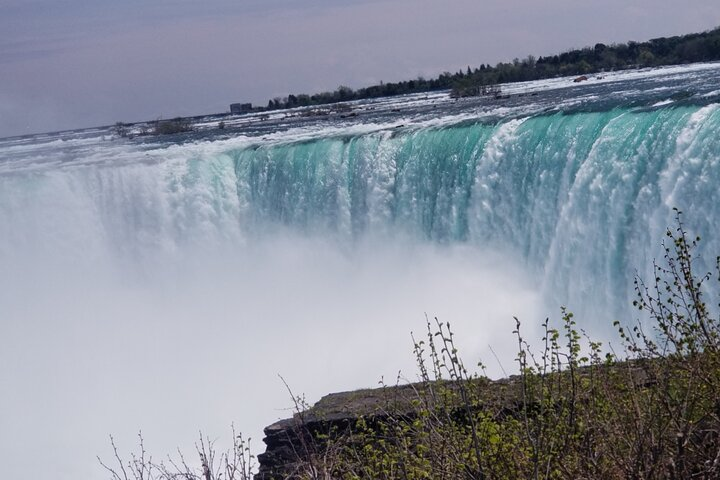 Niagara Falls Canadian Views with Happy Niagara Tours!