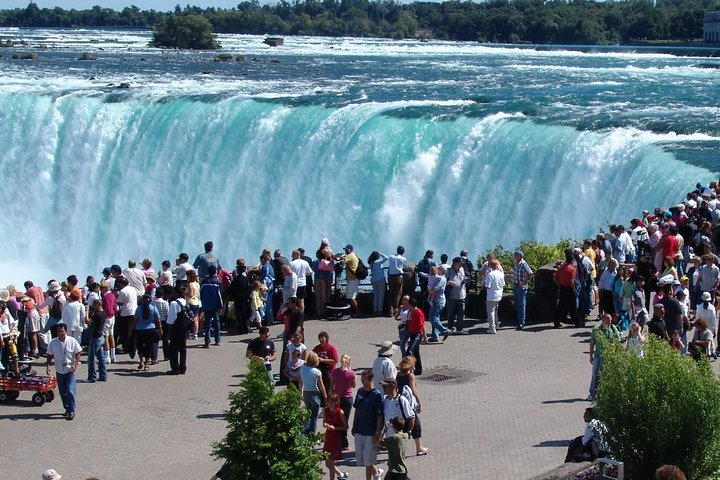 Horseshoe Falls and Boat