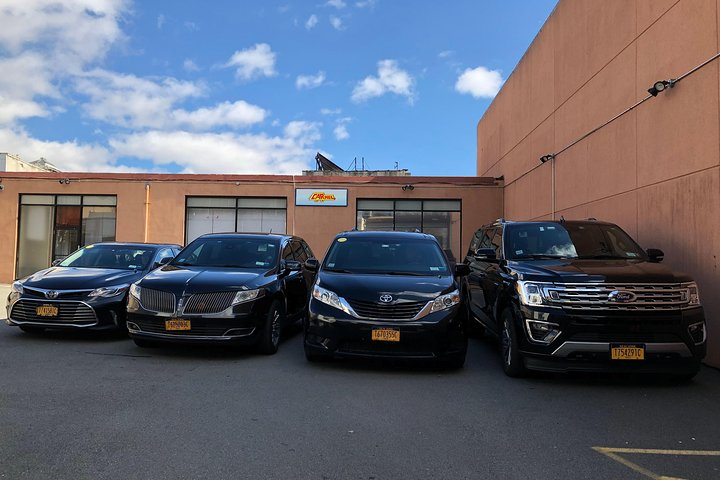 Private Departure Transfer to Quebec Airport YQB - Photo 1 of 6