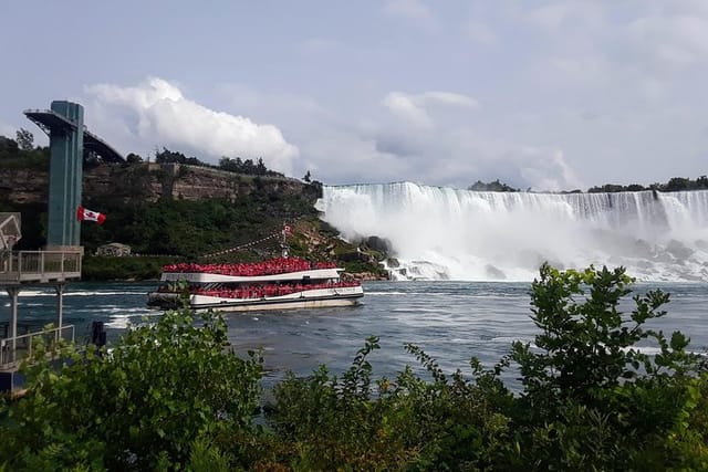 Private Niagara Wine, Falls + Historic Sightseeing from Toronto  - Photo 1 of 6