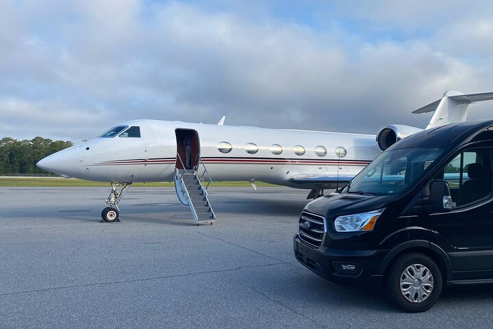 Québec Airport (YQB) to Le Terminal Quebec Cruise Port- Arrival Private Transfer - Photo 1 of 14