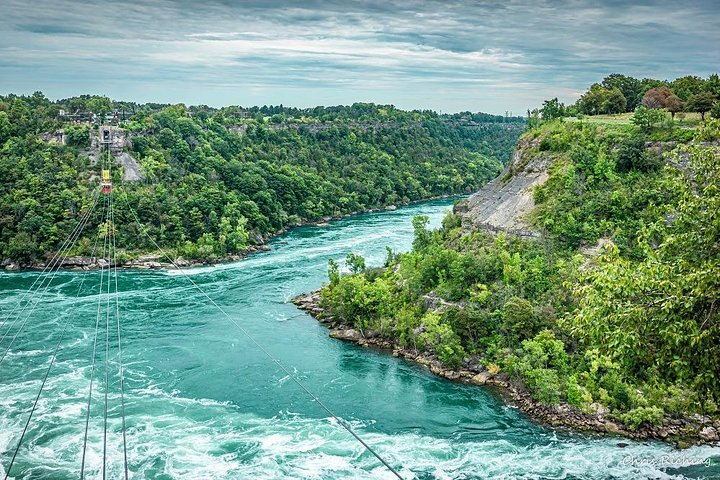 ROUNDTRIP Ground Transfer Toronto Pearson Int Airport (YYZ)-Niagara Falls Canada - Photo 1 of 4