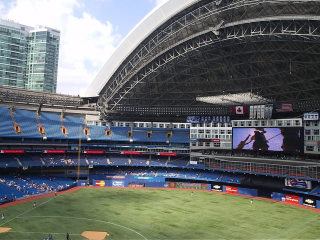 toronto-blue-jays-at-rogers-centre_1