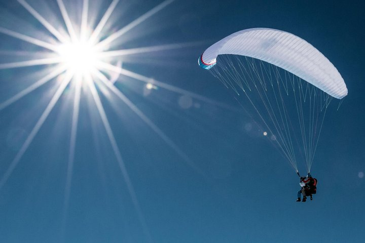 Flying with a tandem paraglider