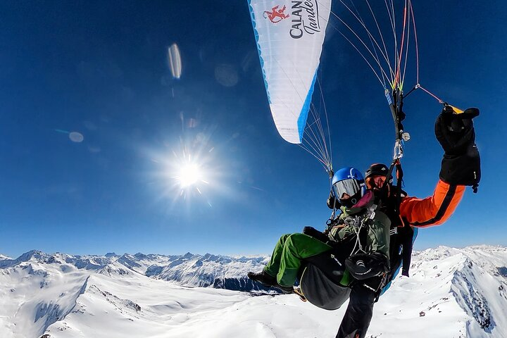 High-Altitude Adventure: Feel the exhilaration of flying high above the snow-covered mountain-landscape of Davos.